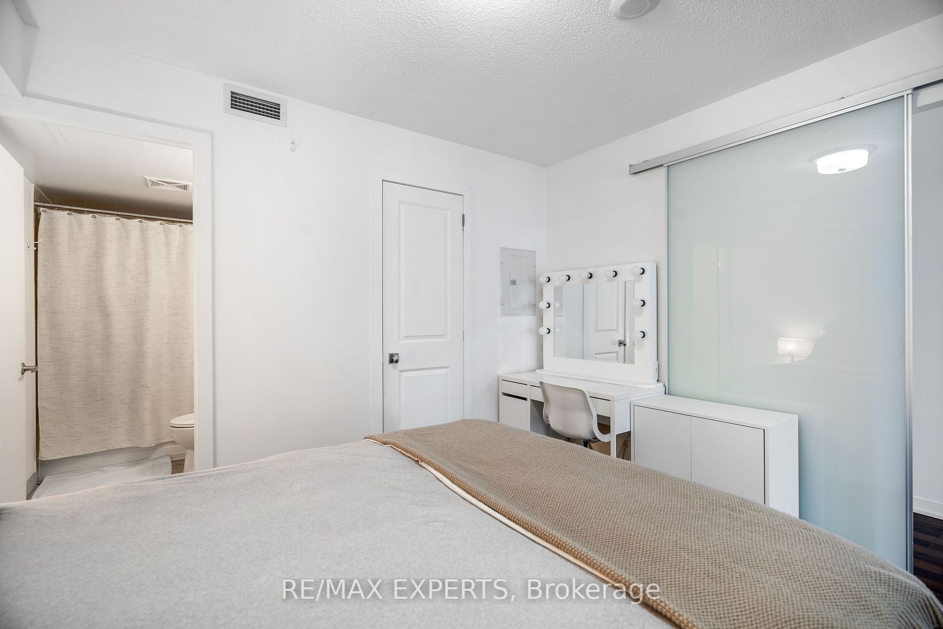 38 Joe Shuster Way, #929