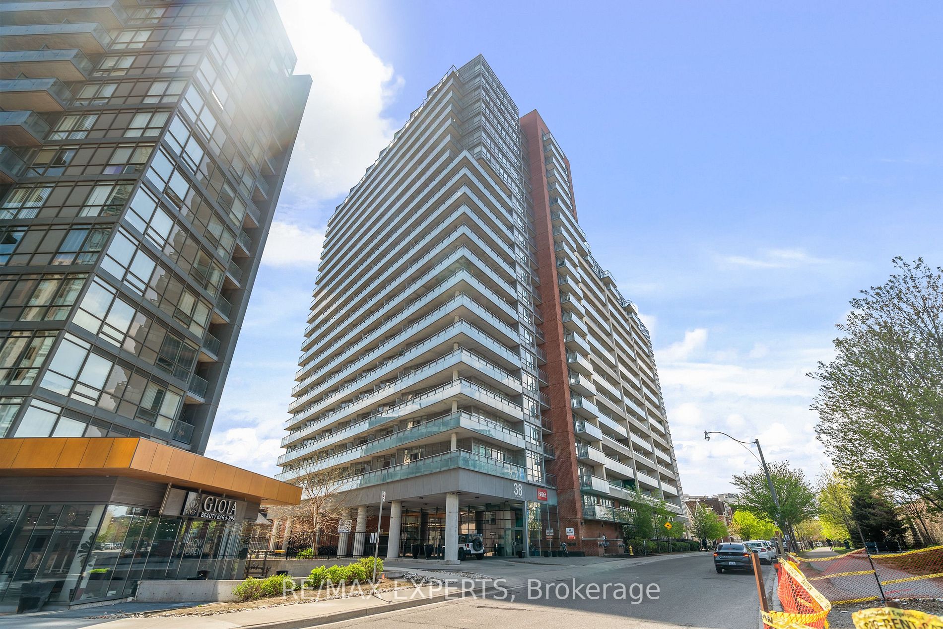 38 Joe Shuster Way, #929