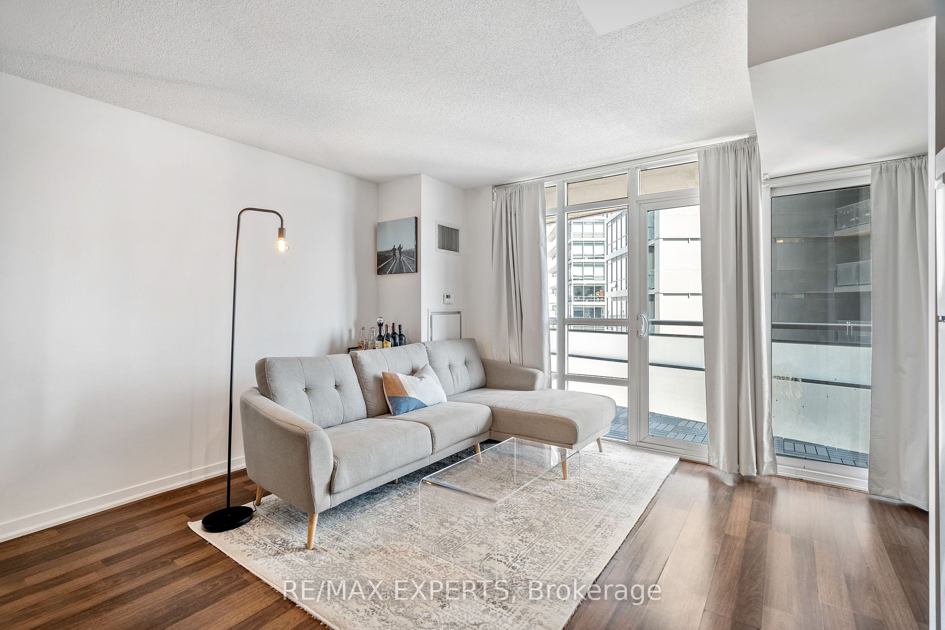 38 Joe Shuster Way, #929