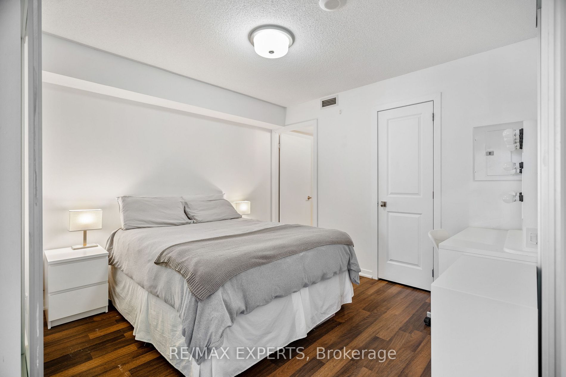 38 Joe Shuster Way, #929