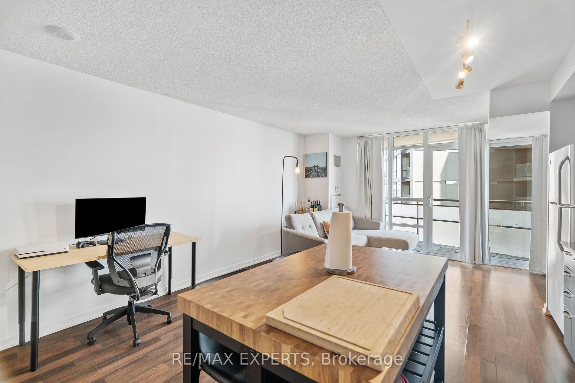38 Joe Shuster Way, #929