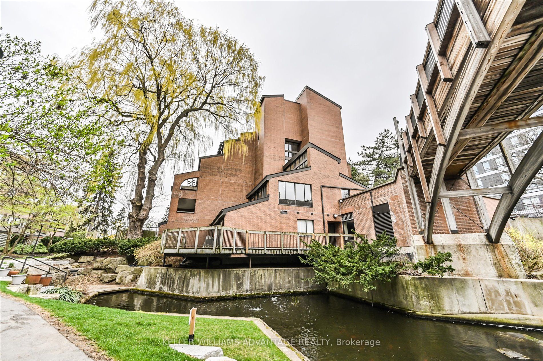 1555 Avenue Rd, #306