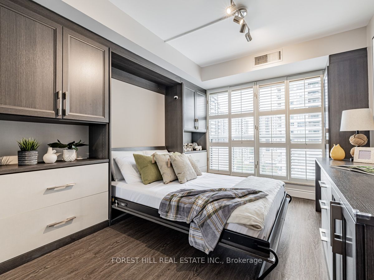 18 Hollywood Ave, #1205