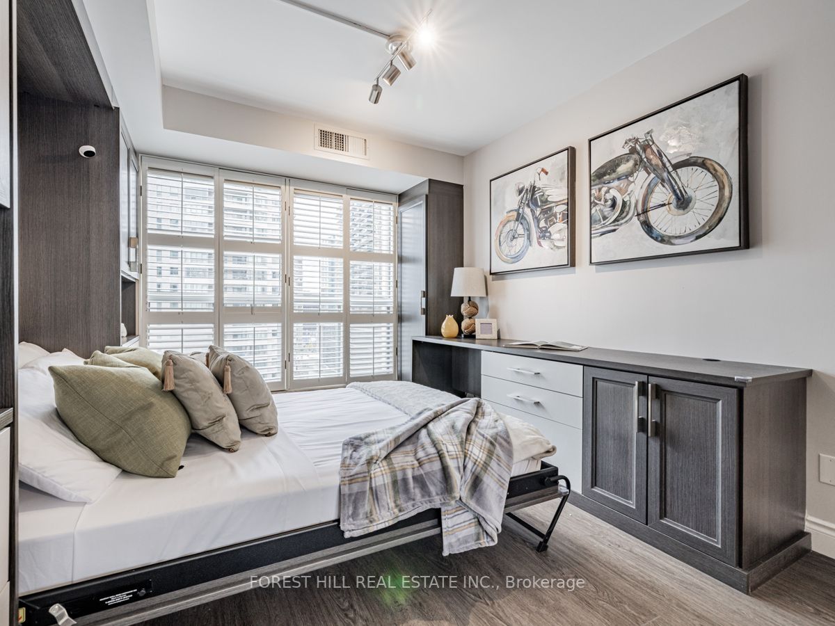 18 Hollywood Ave, #1205