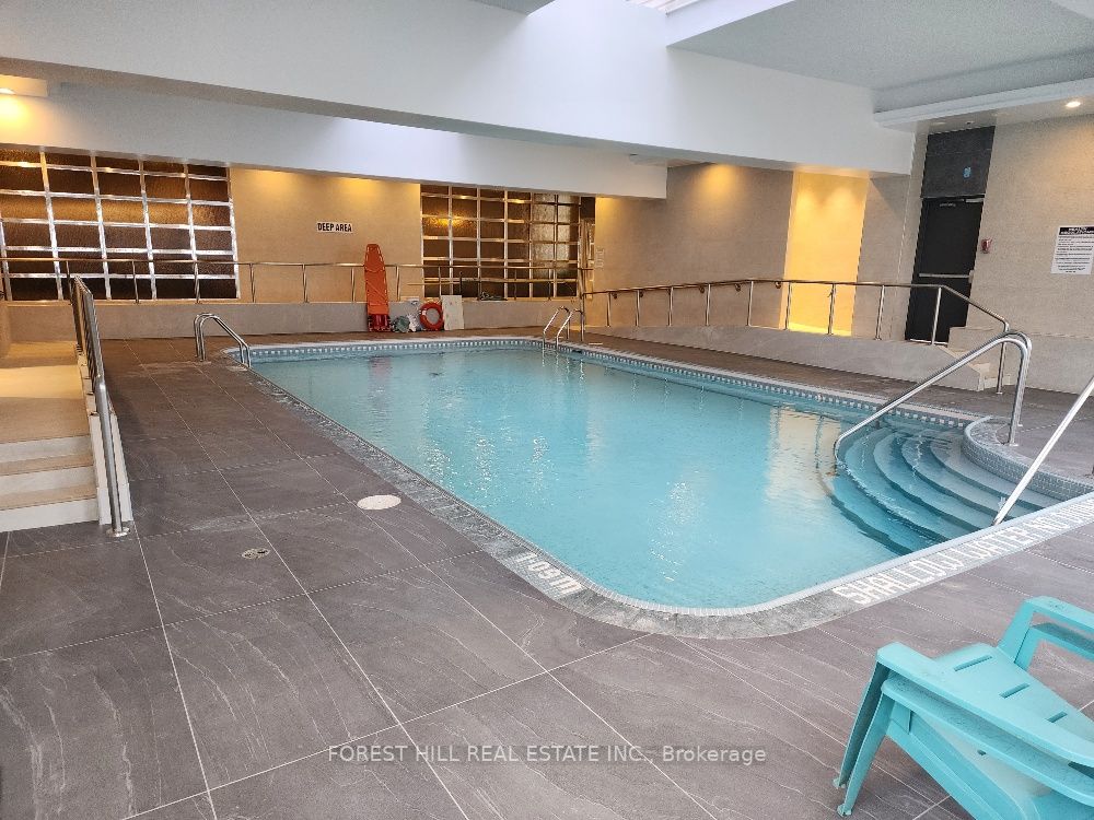 18 Hollywood Ave, #1205