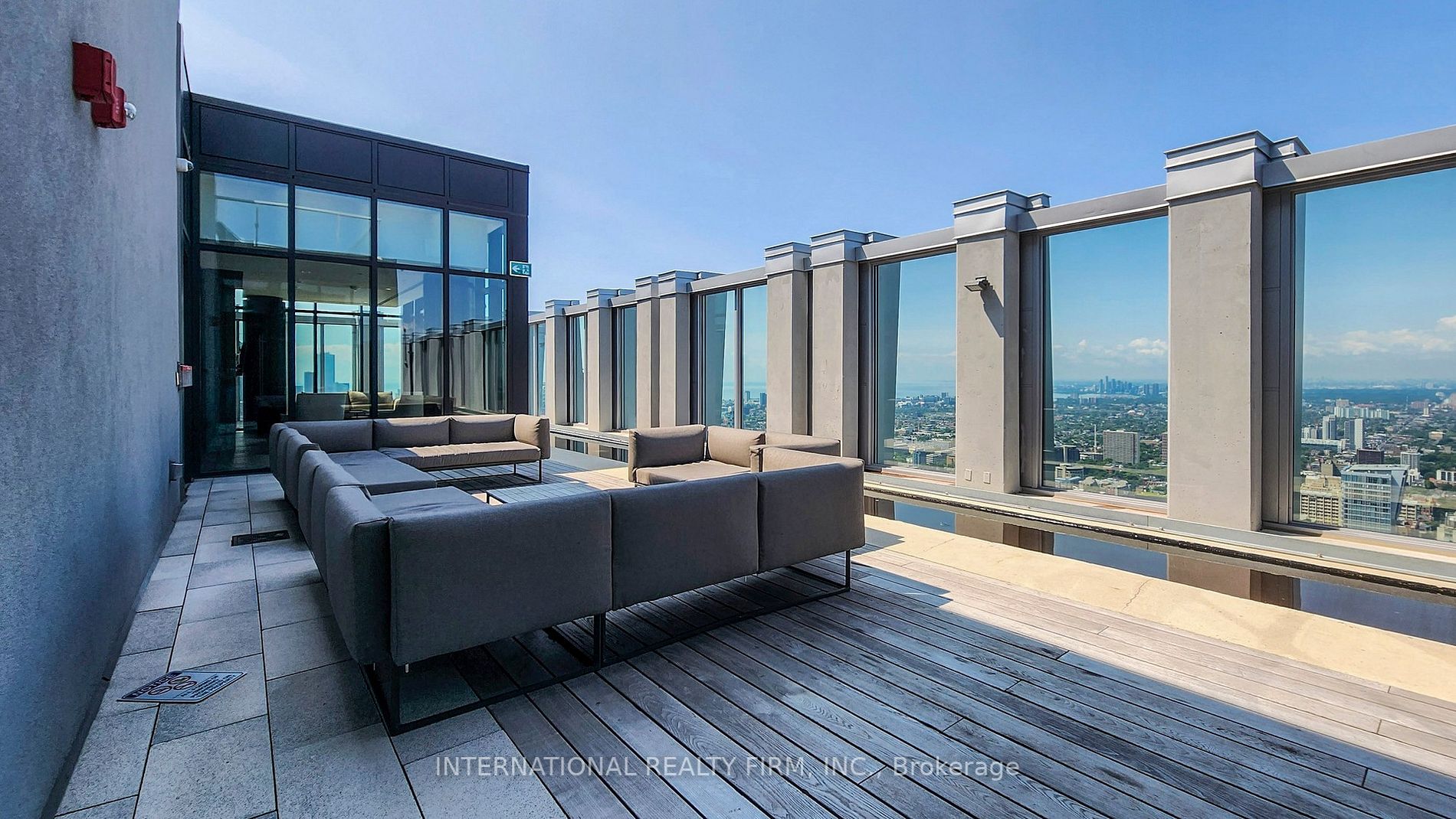 1 Yorkville Ave, #710