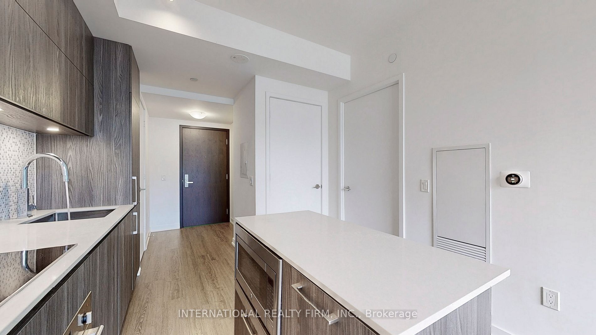 1 Yorkville Ave, #710
