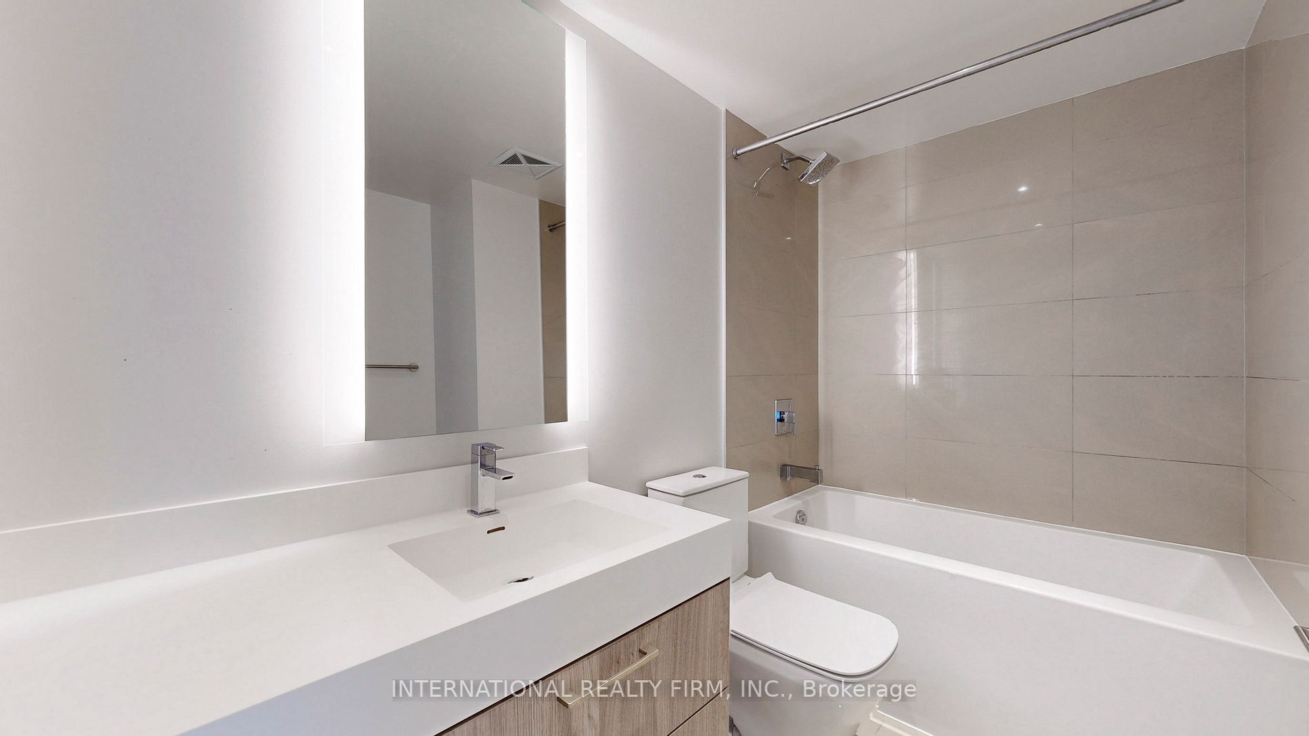 1 Yorkville Ave, #710