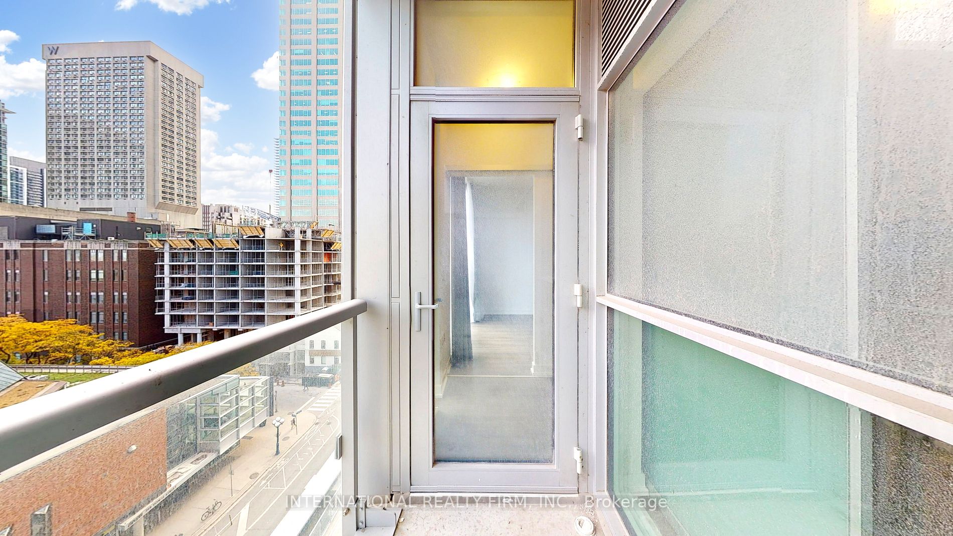 1 Yorkville Ave, #710