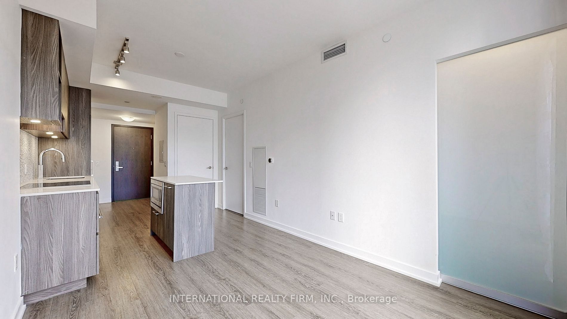 1 Yorkville Ave, #710