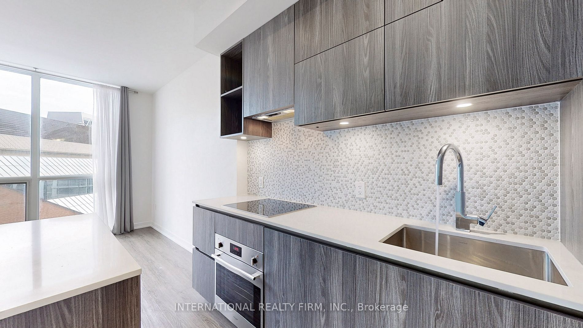 1 Yorkville Ave, #710