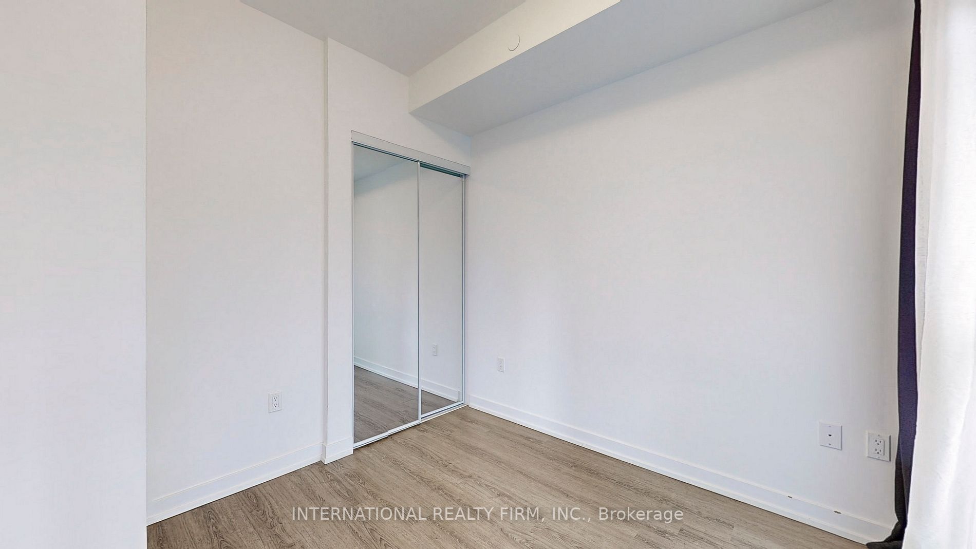 1 Yorkville Ave, #710