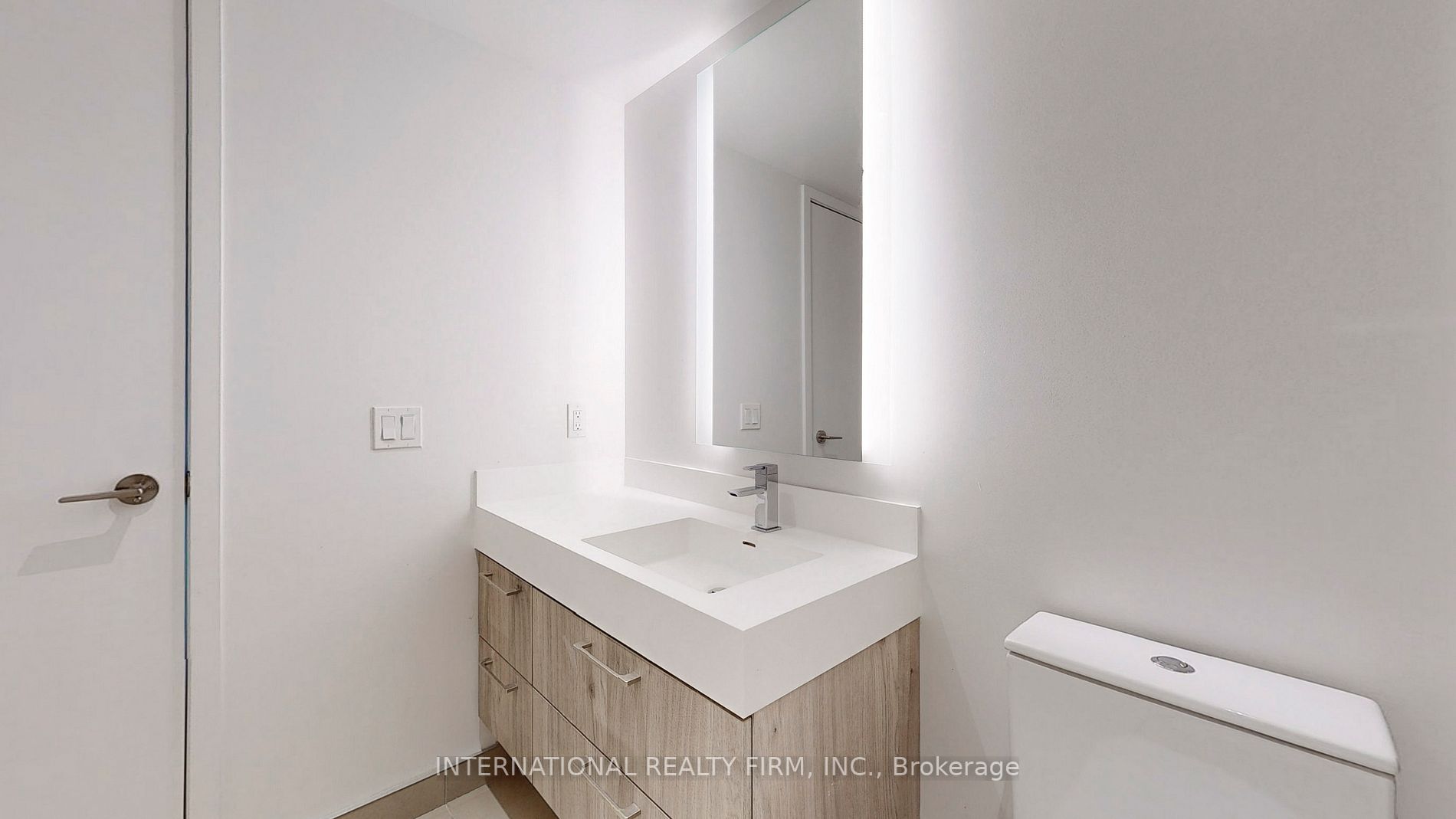1 Yorkville Ave, #710