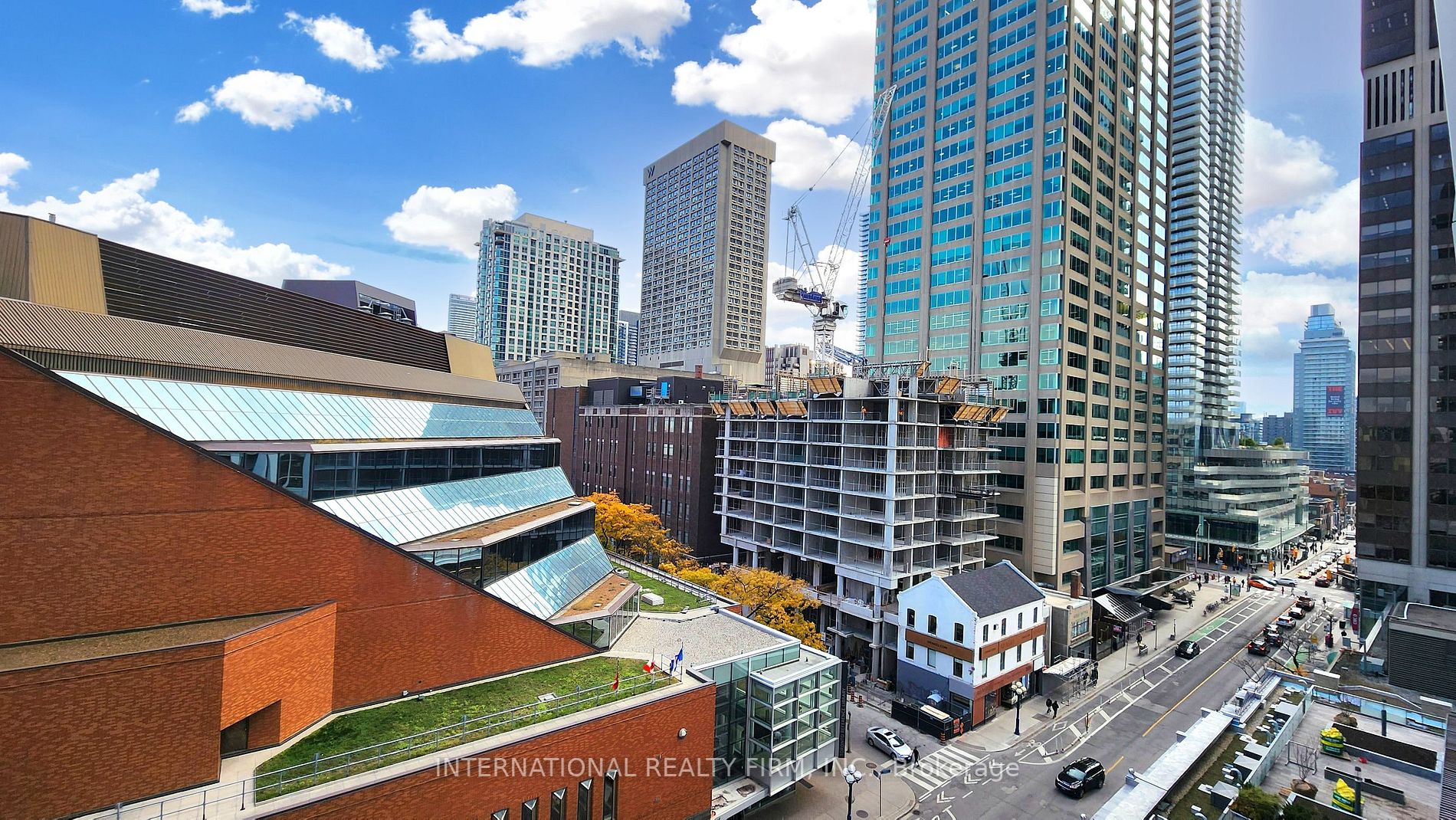 1 Yorkville Ave, #710