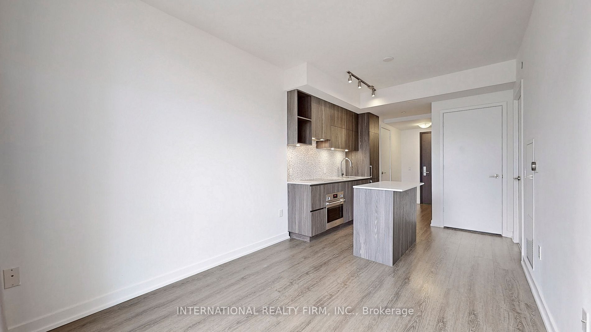 1 Yorkville Ave, #710