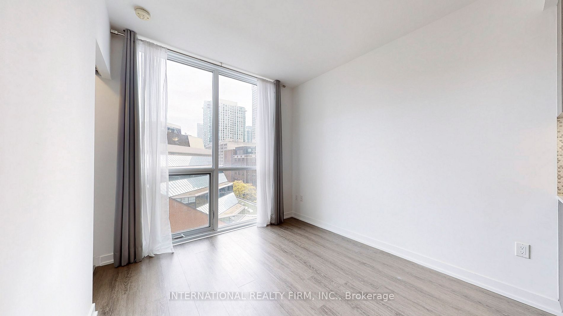 1 Yorkville Ave, #710