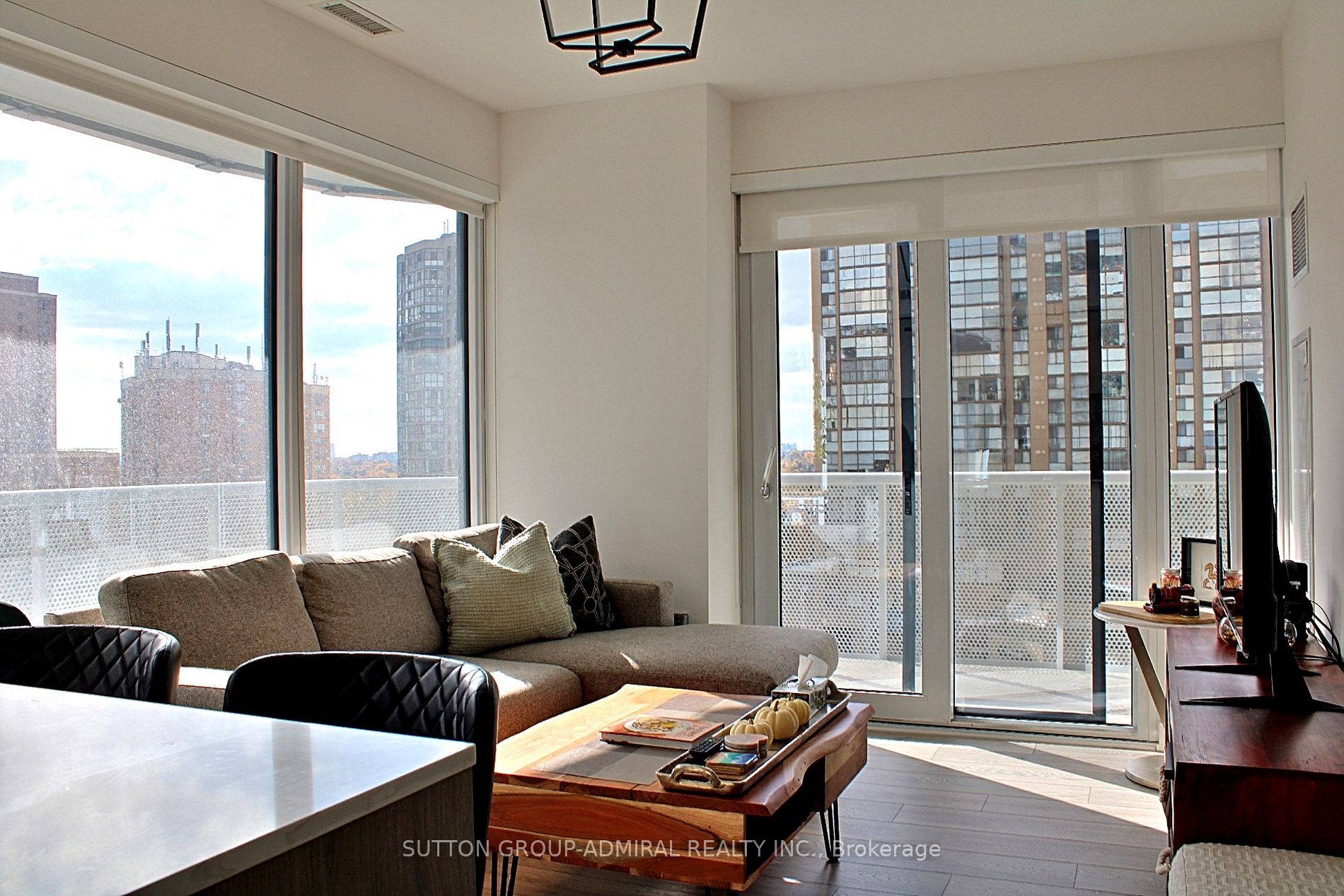 15 Holmes Ave, #702