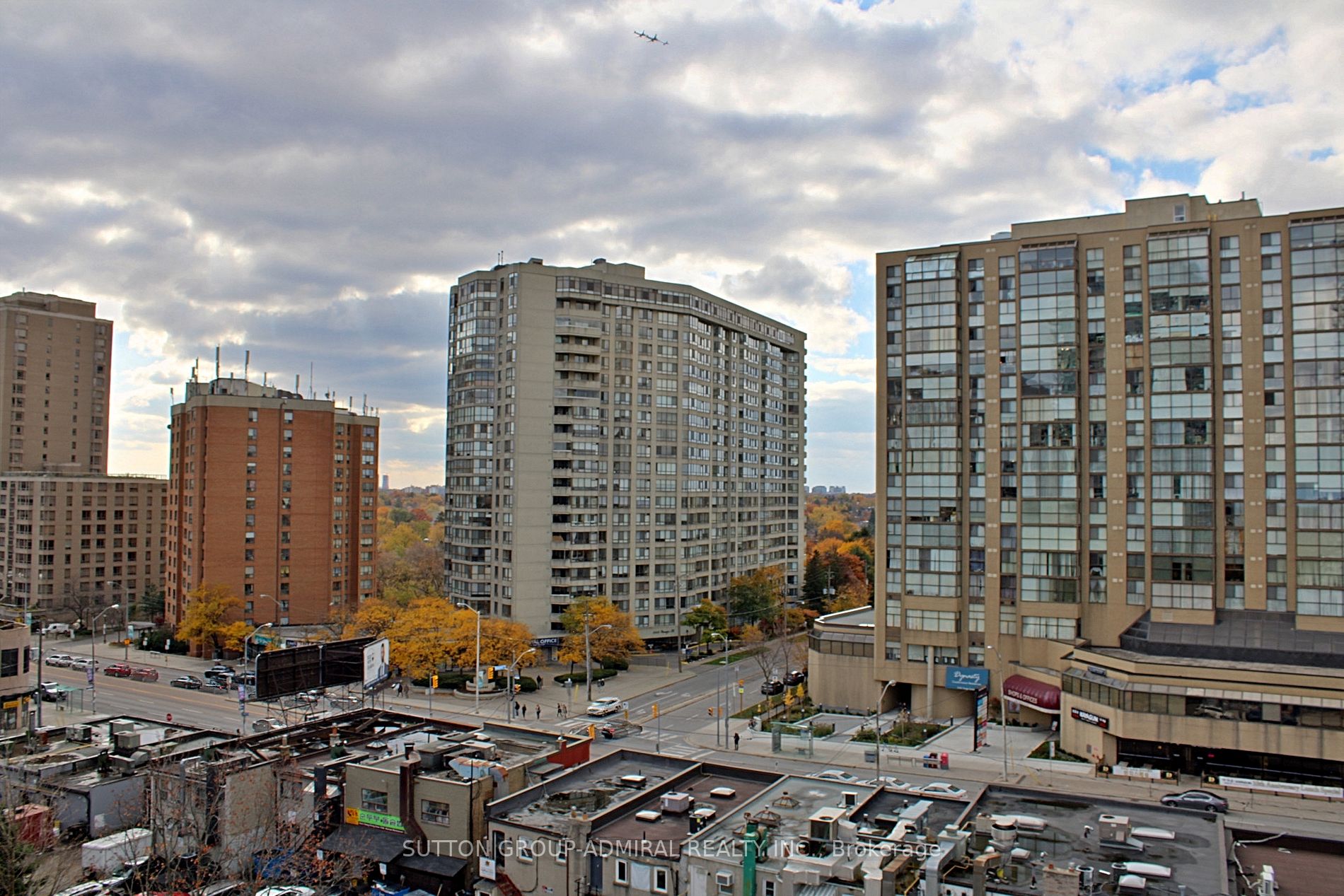 15 Holmes Ave, #702