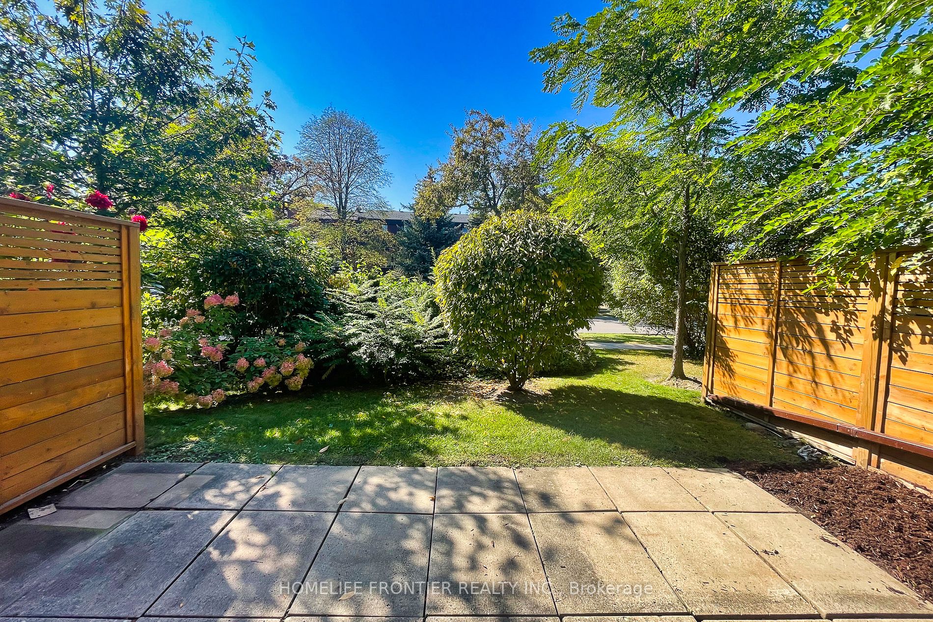 74 Flaming Roseway, #18