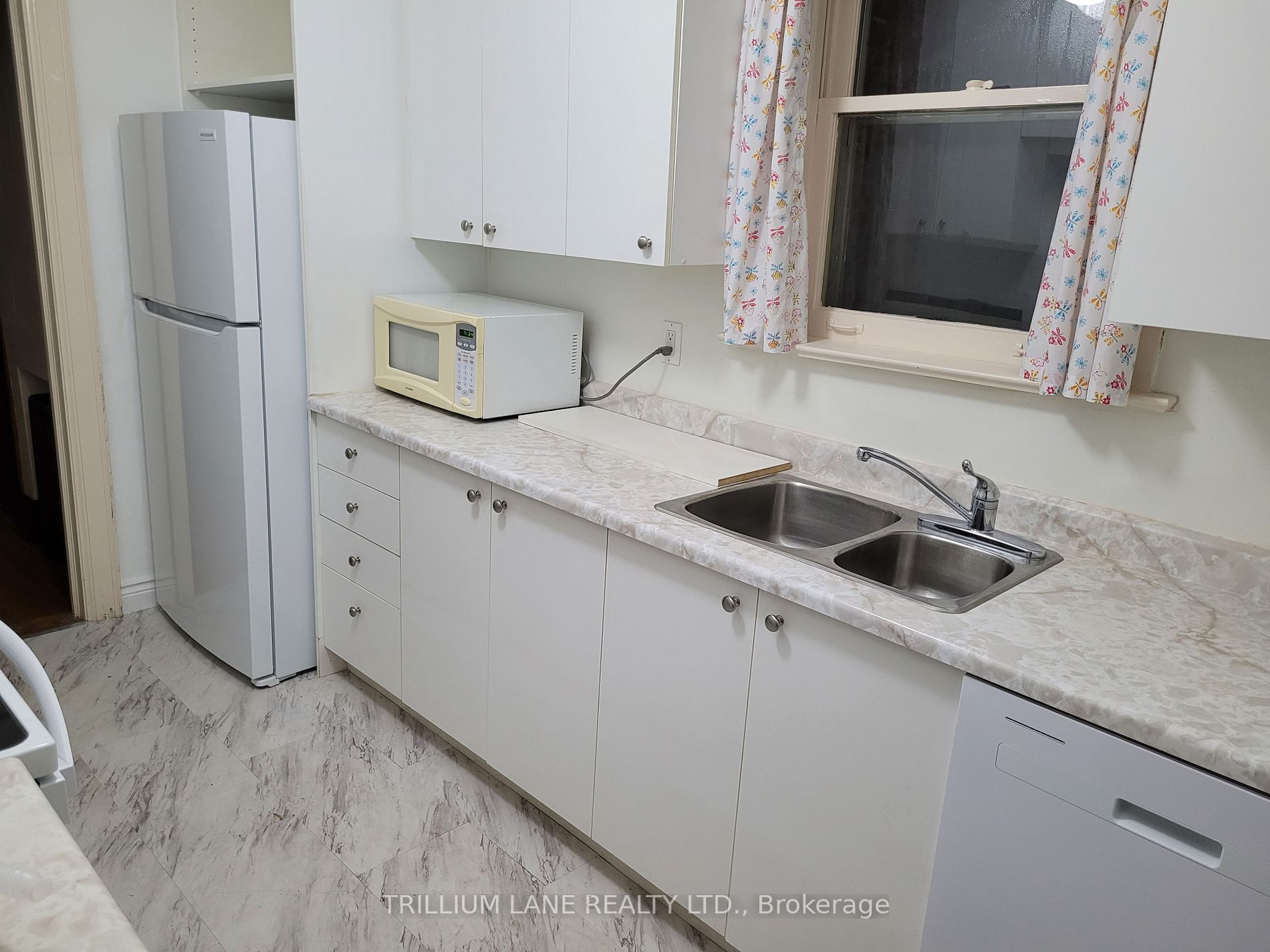 137 Sutherland Dr E