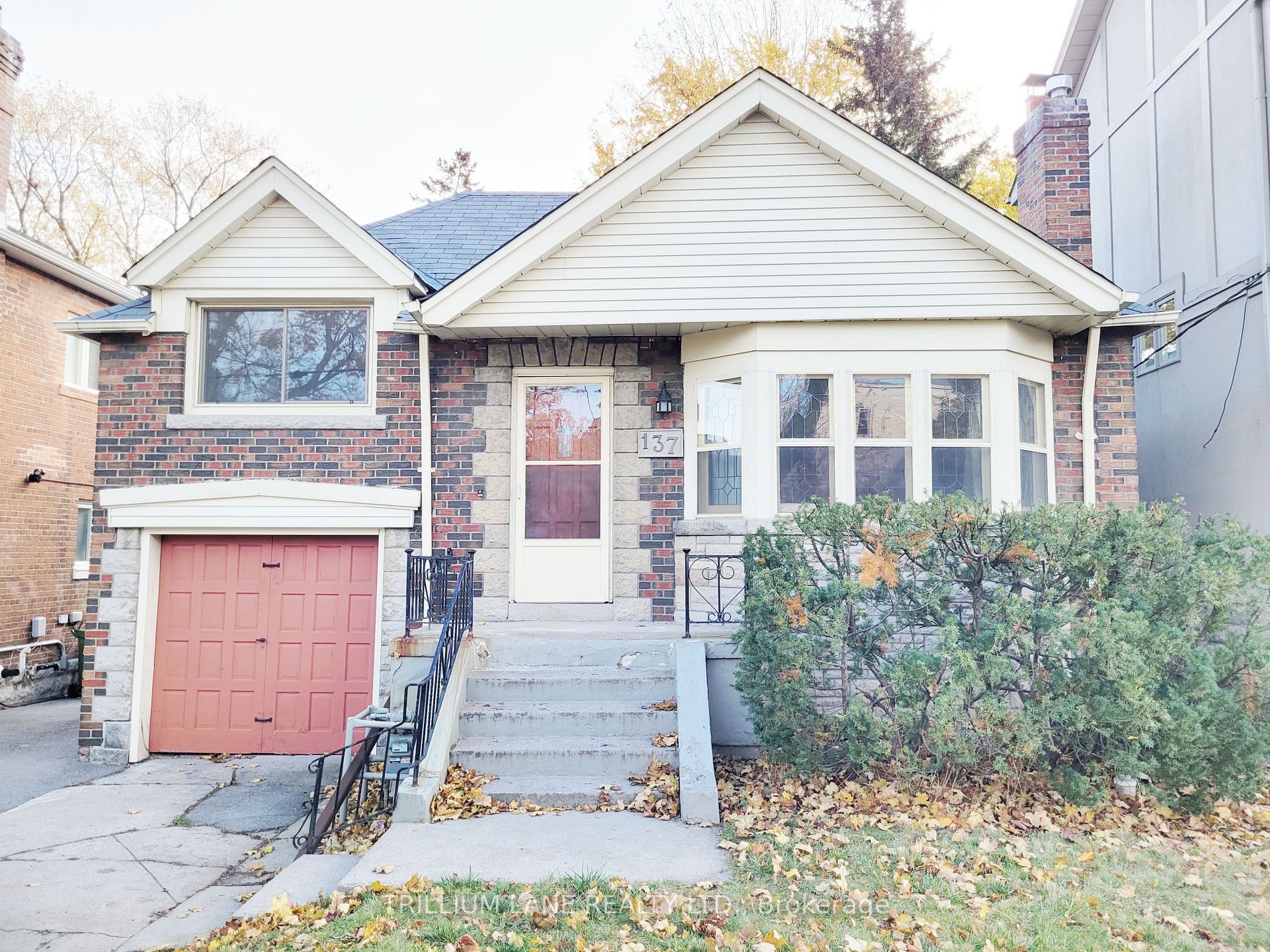 137 Sutherland Dr E