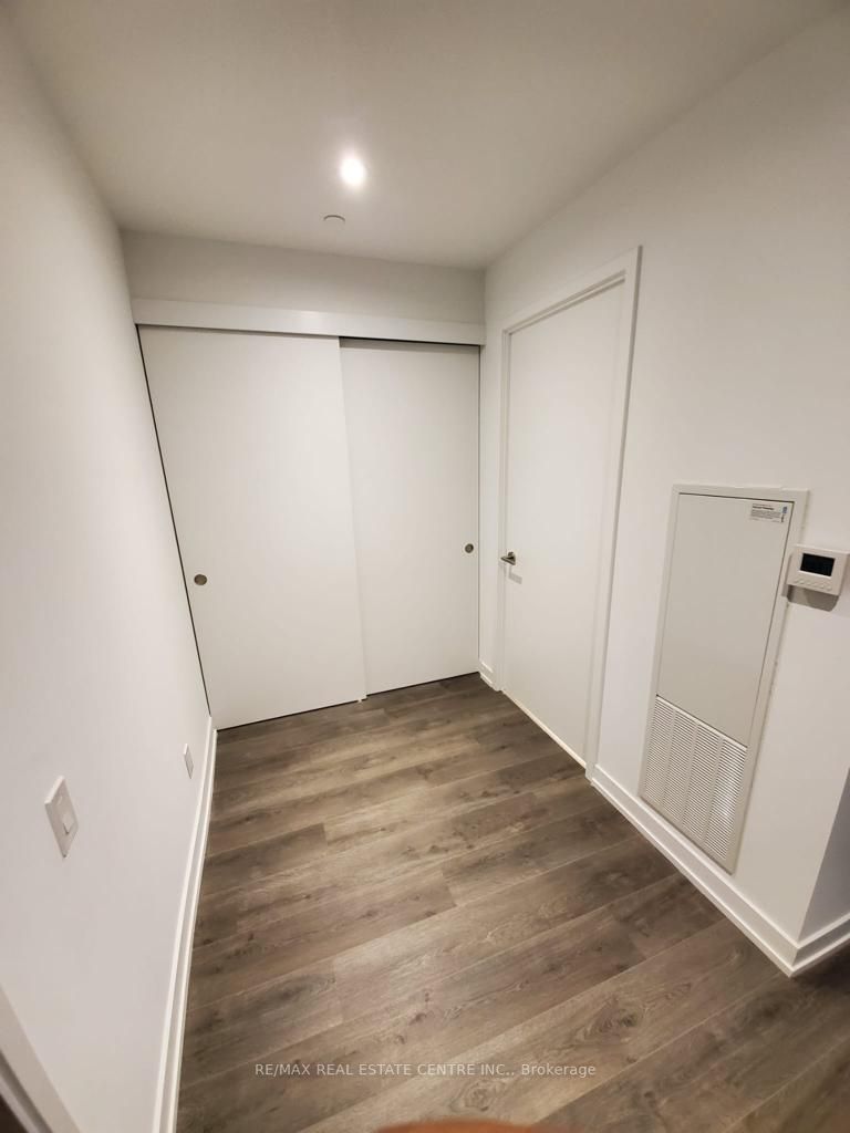161 Roehampton Ave, #205