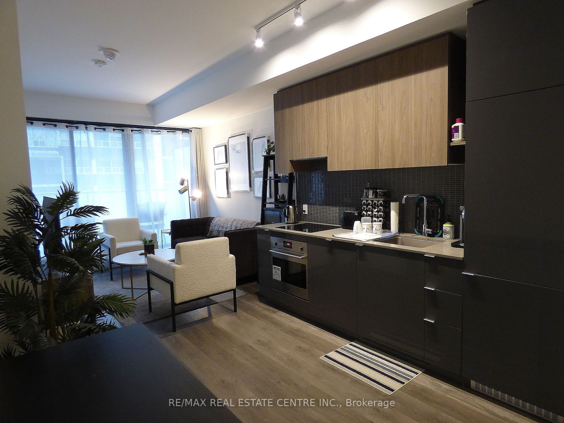 161 Roehampton Ave, #205