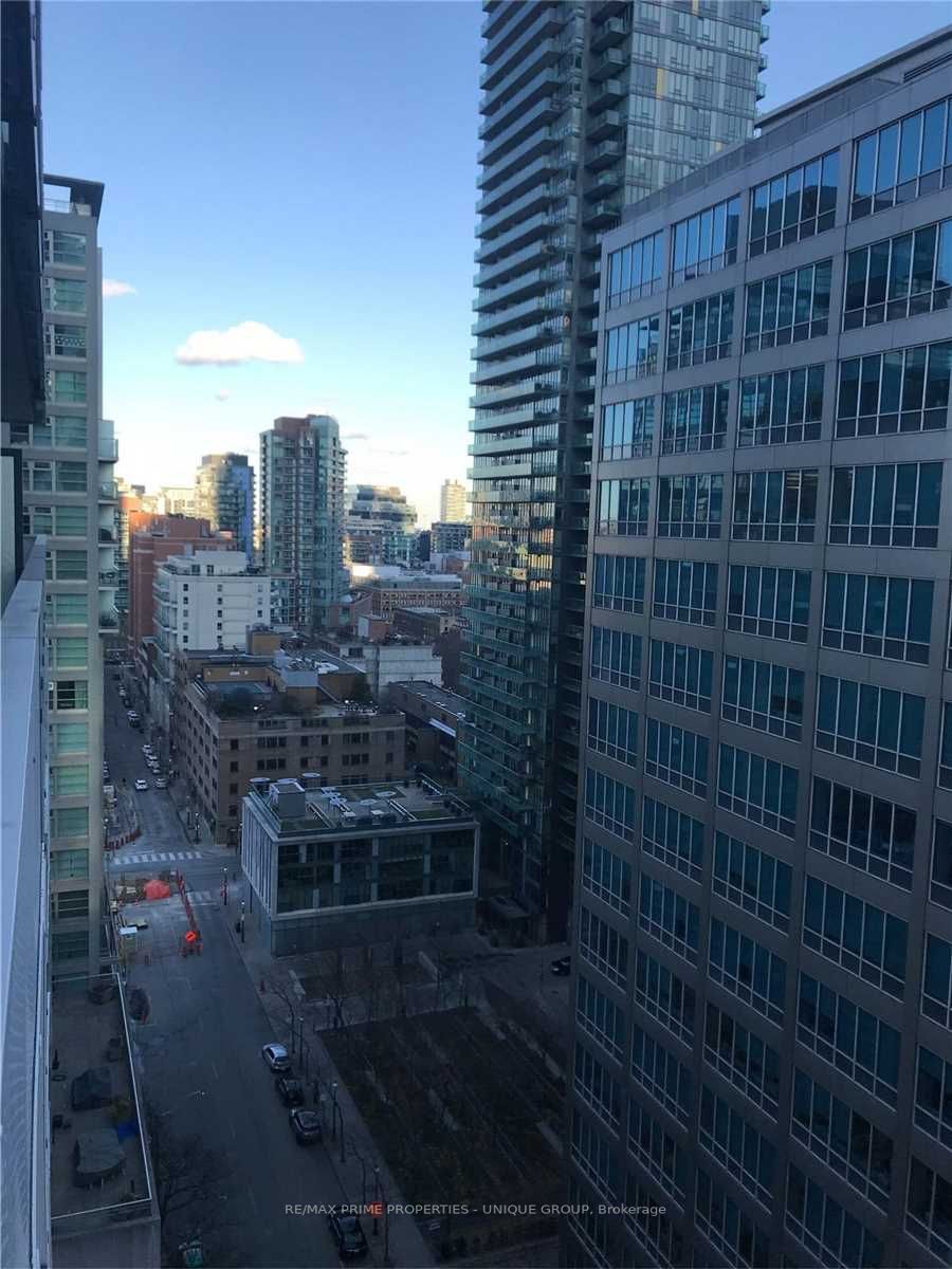 25 Richmond St E, #1405