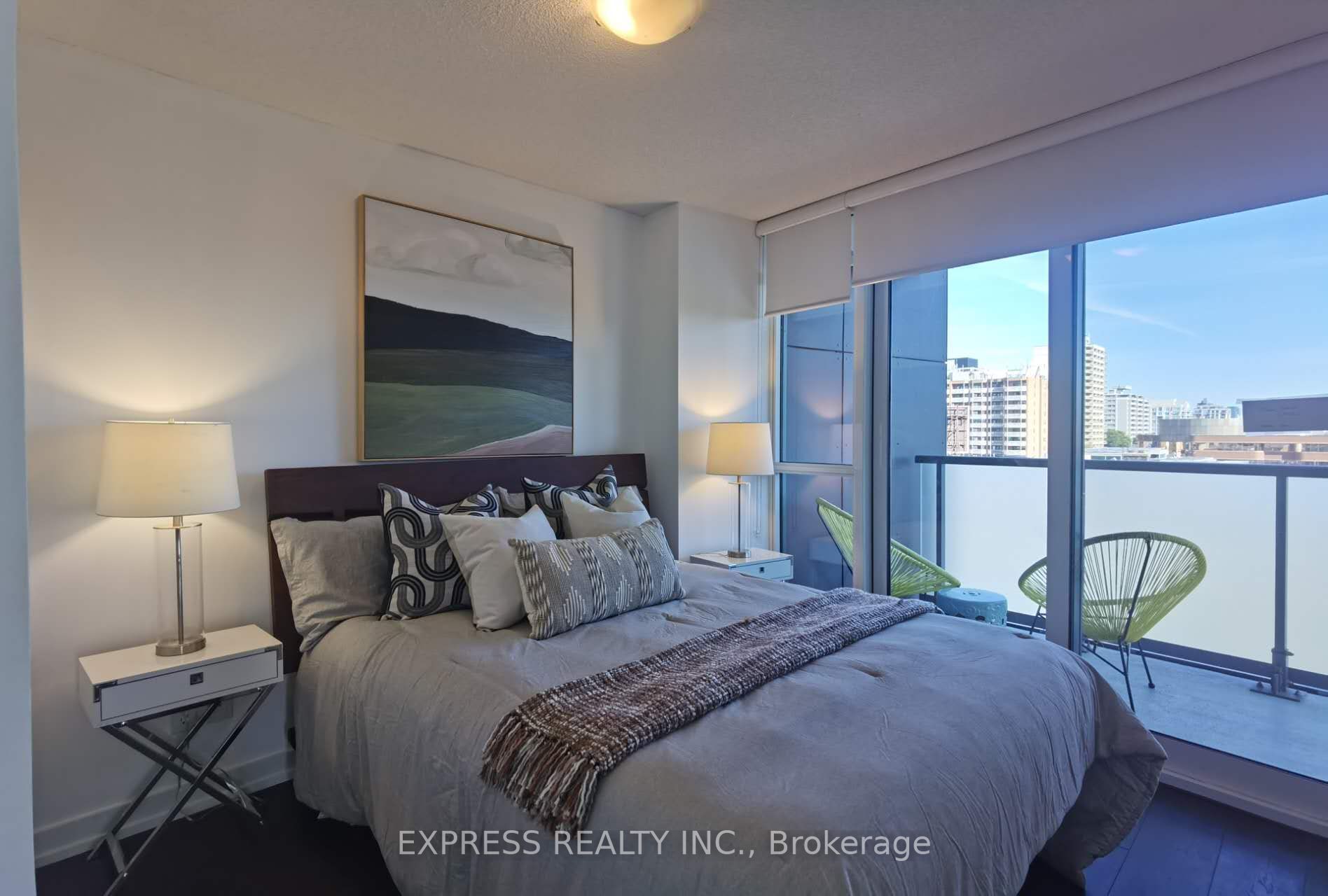 125 Redpath Ave, #415