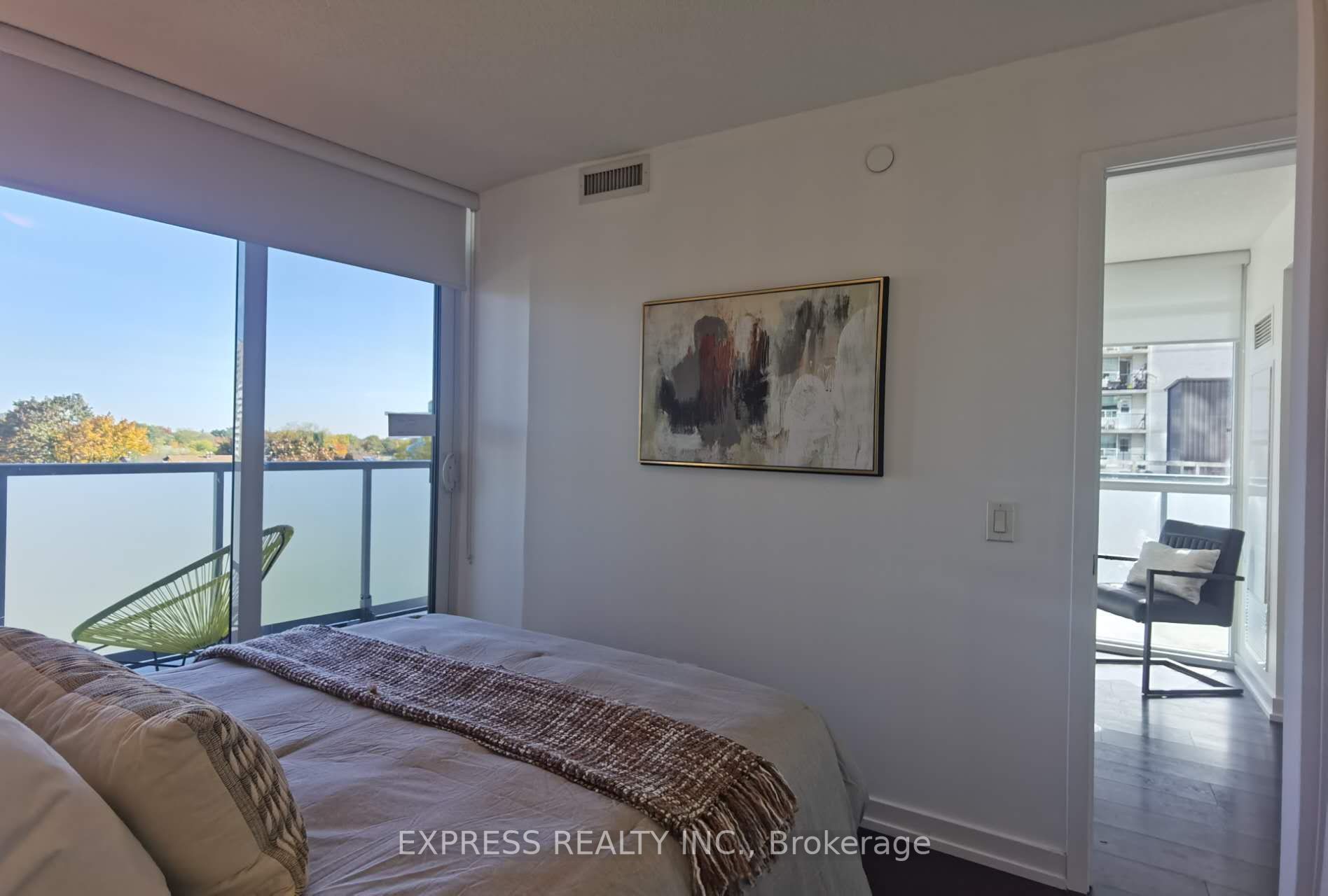 125 Redpath Ave, #415