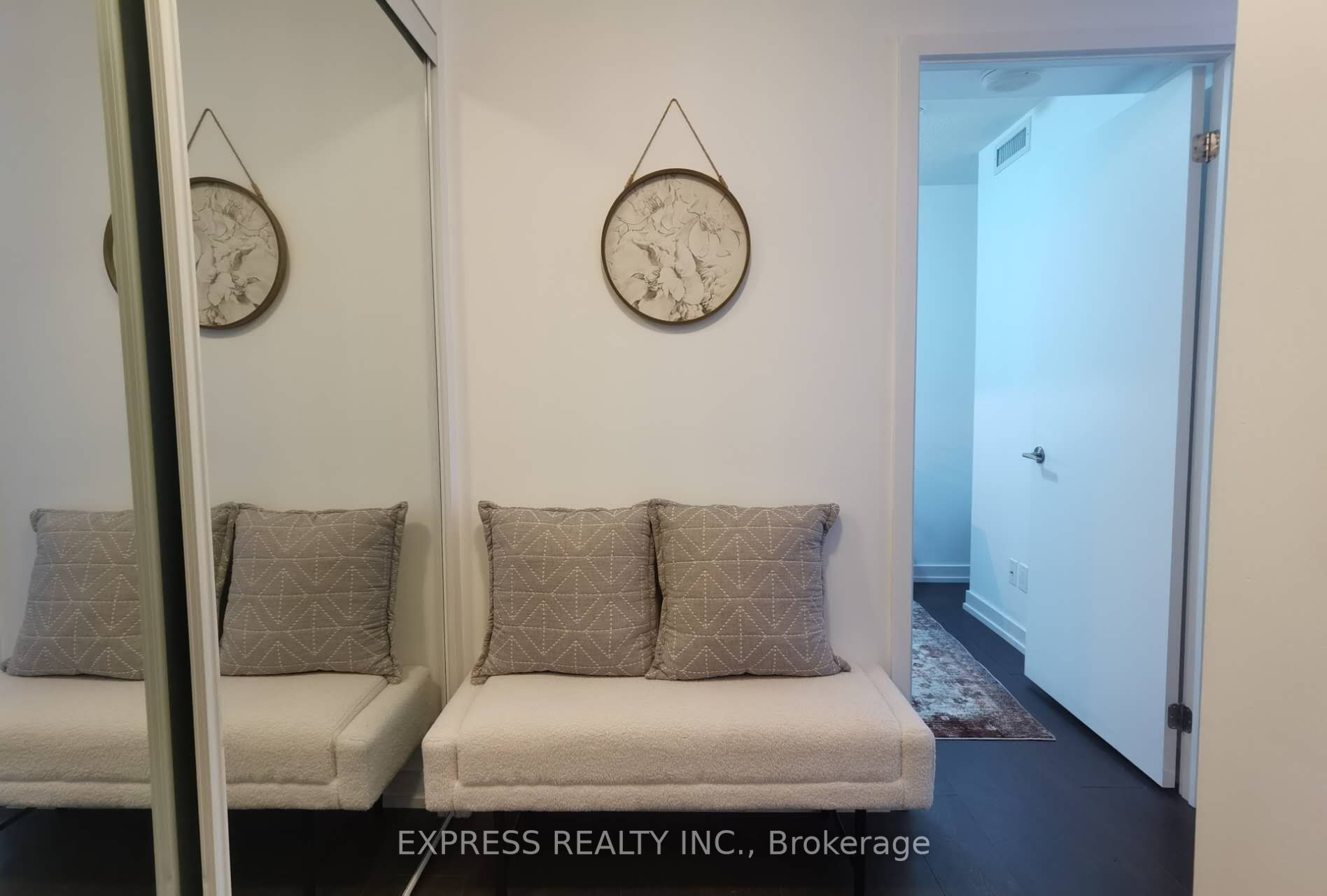 125 Redpath Ave, #415