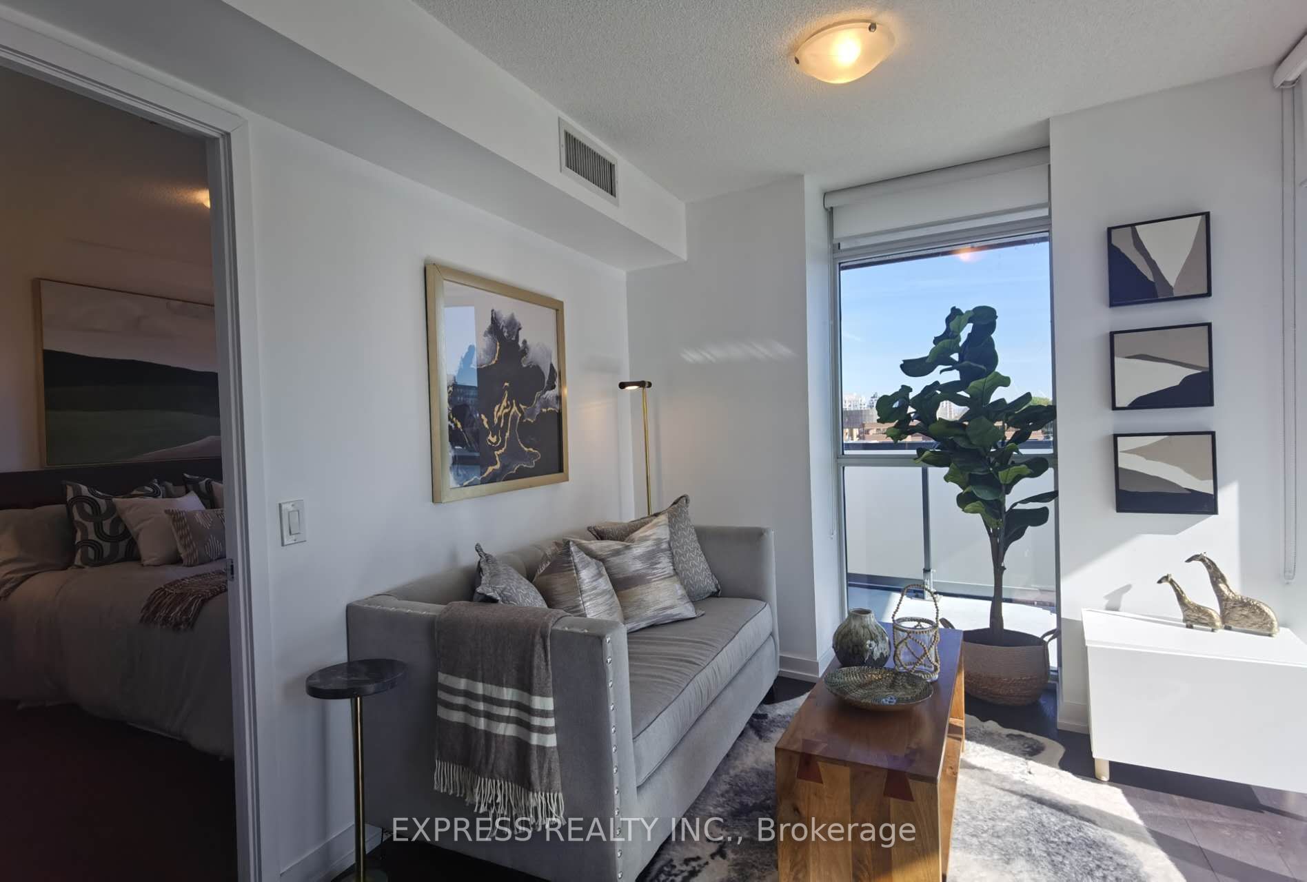 125 Redpath Ave, #415