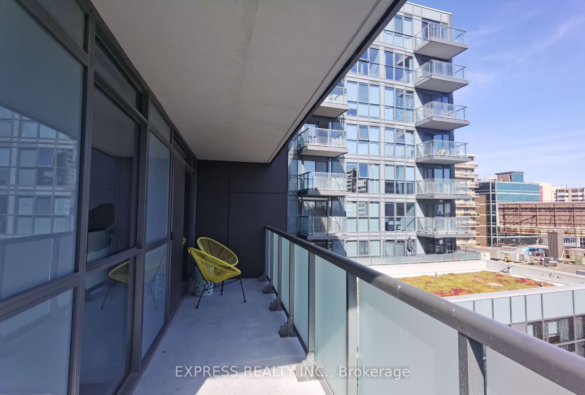 125 Redpath Ave, #415