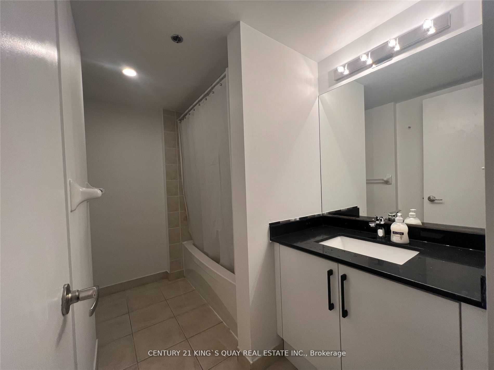 210 Victoria St, #801