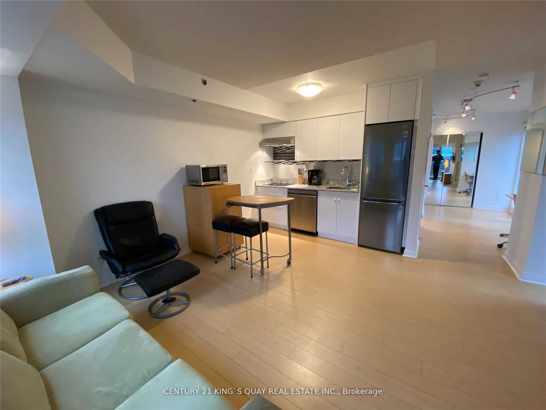 210 Victoria St, #801