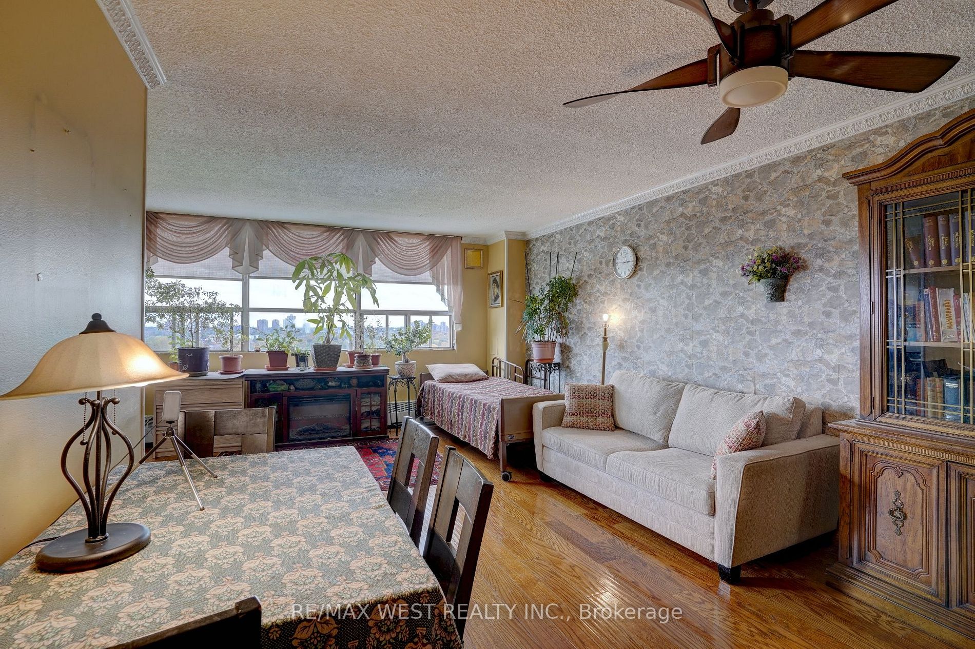 25 Sunrise Ave, #Ph07