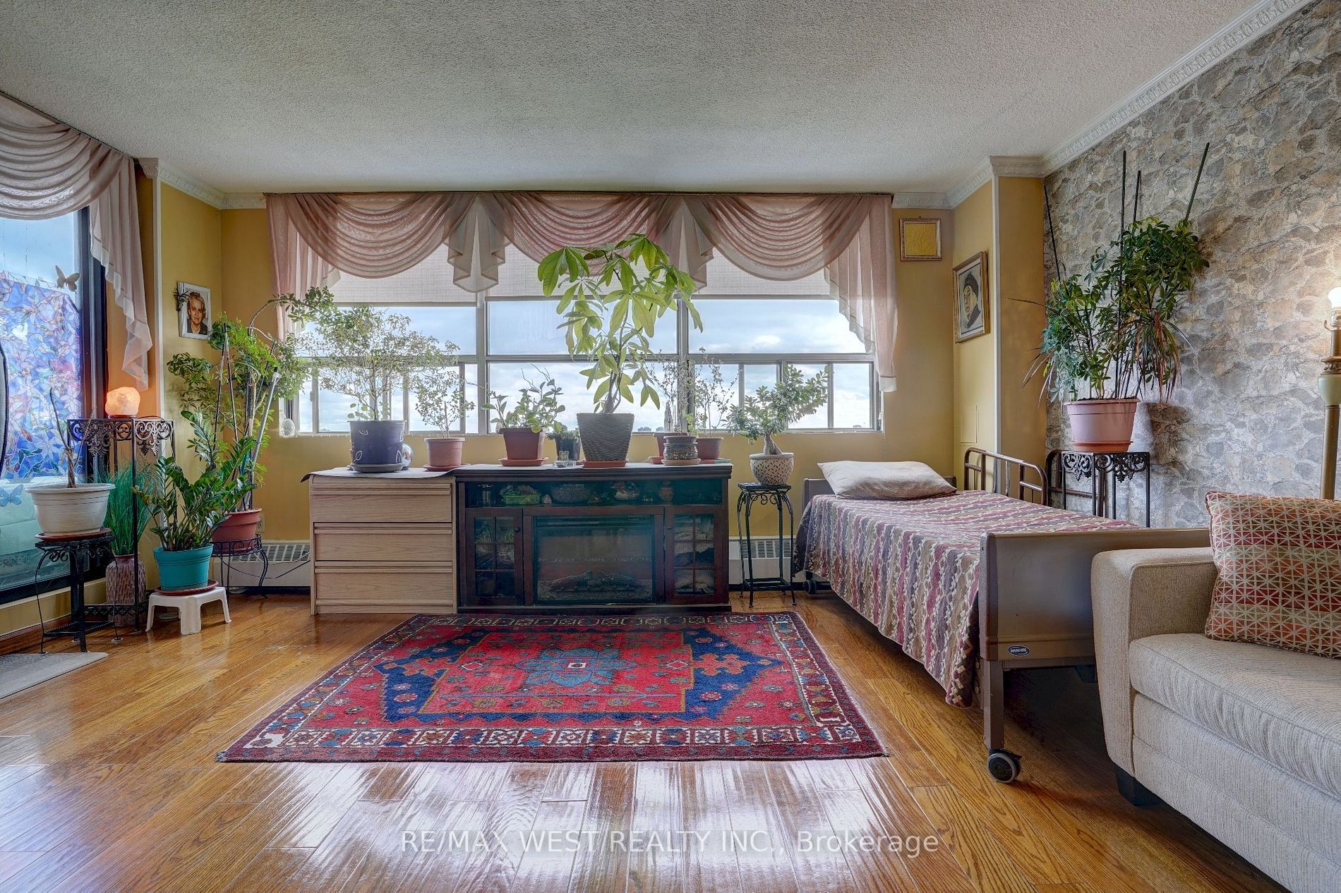 25 Sunrise Ave, #Ph07