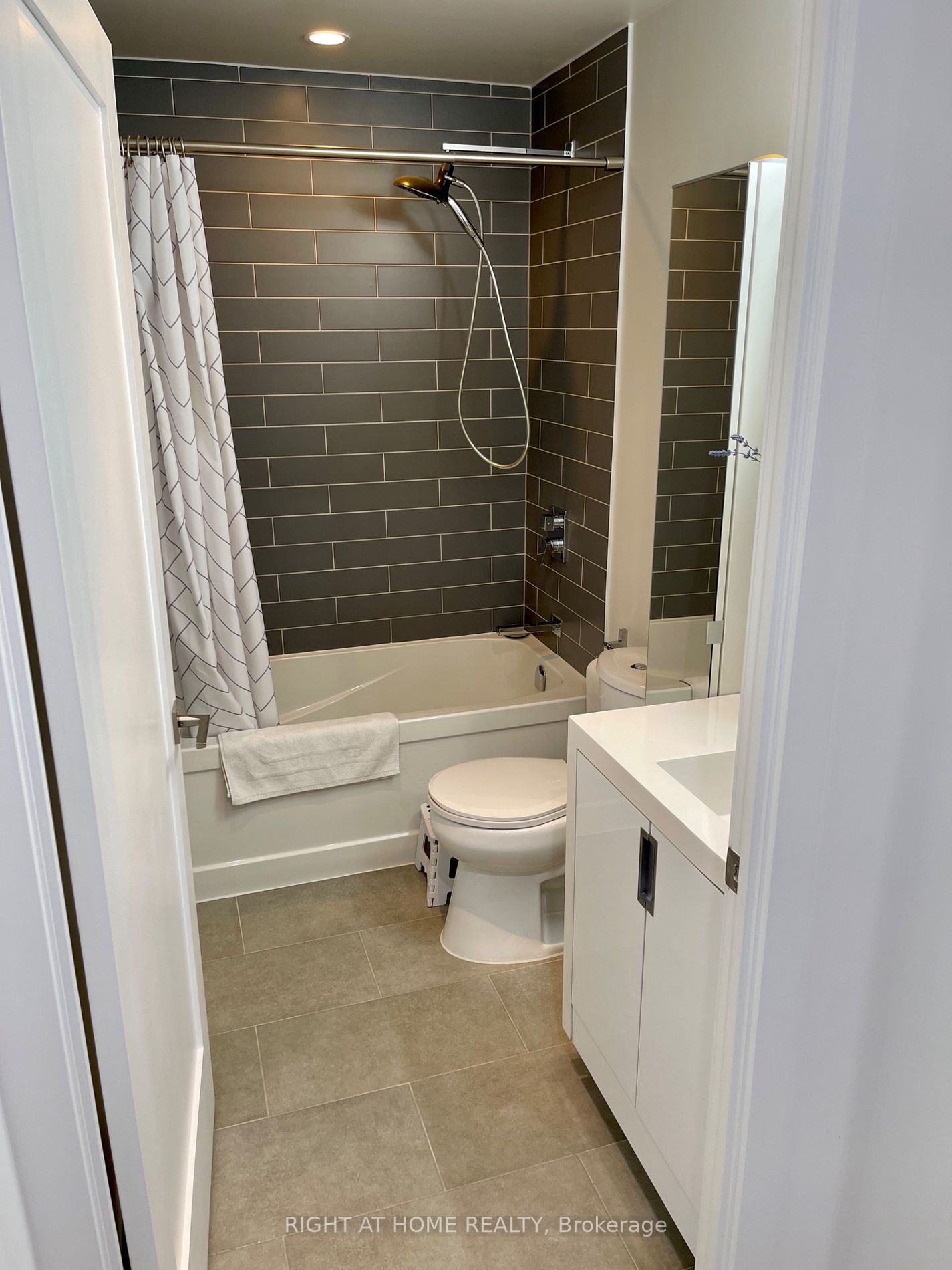 205 Manning Ave, #310