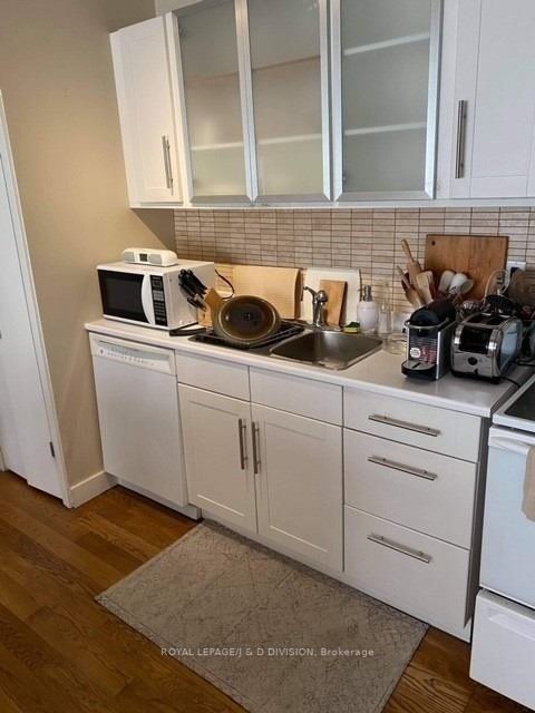 31 Ranleigh Ave, #Upper