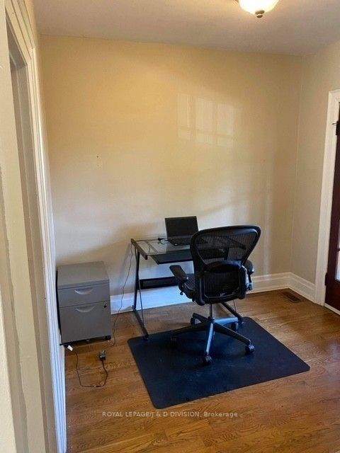 31 Ranleigh Ave, #Upper