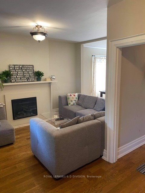 31 Ranleigh Ave, #Upper