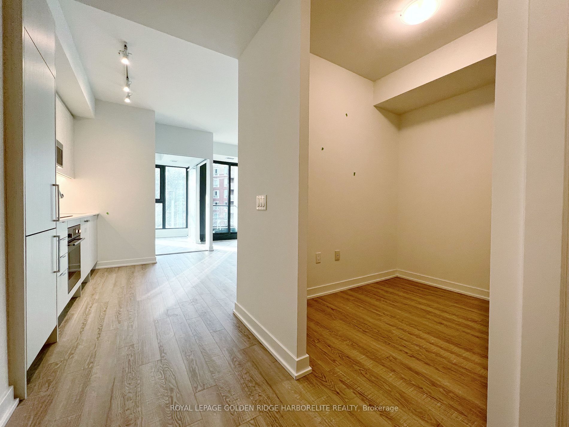 250 Lawrence Ave W, #413
