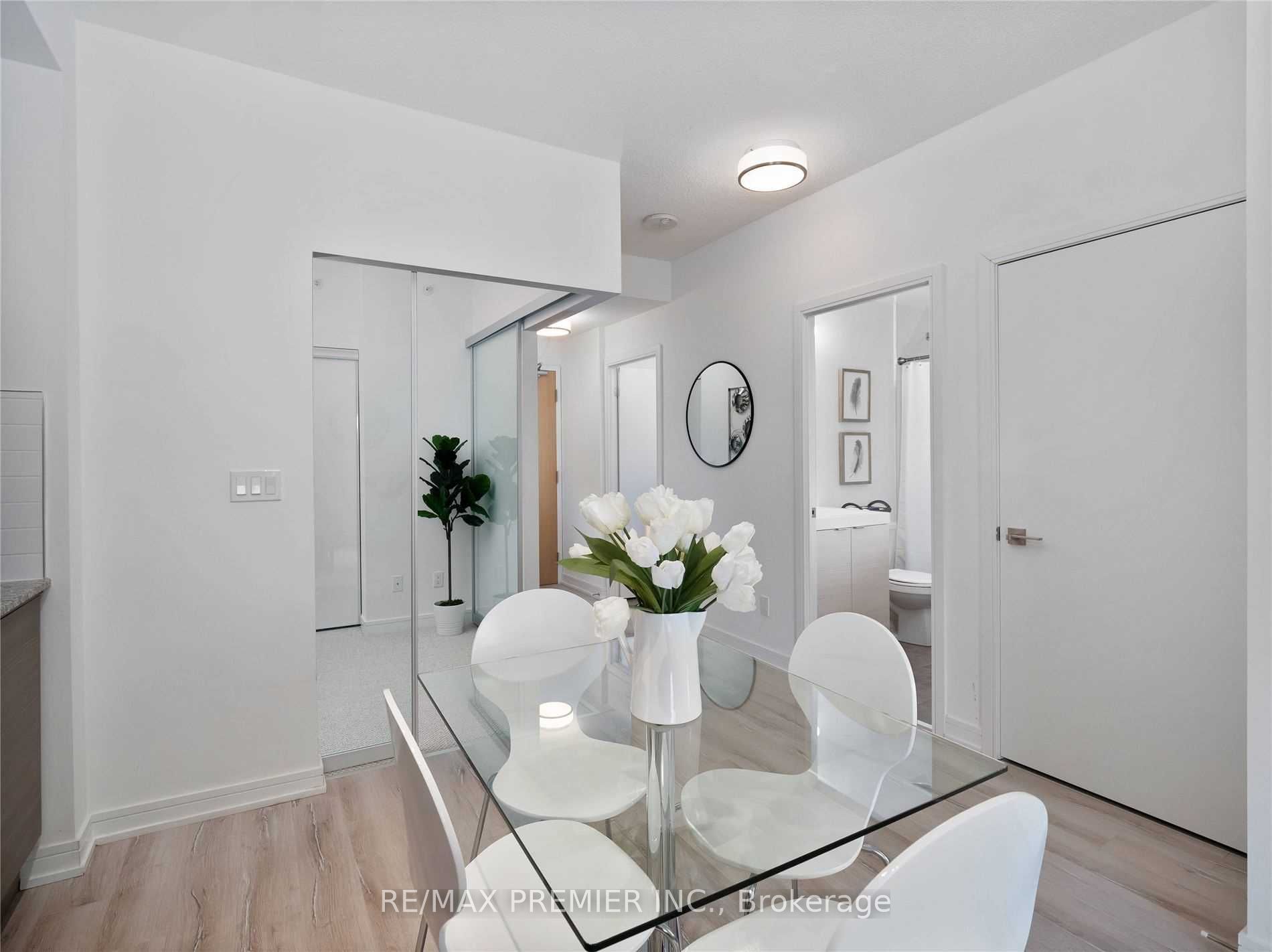 621 Sheppard Ave E, #526