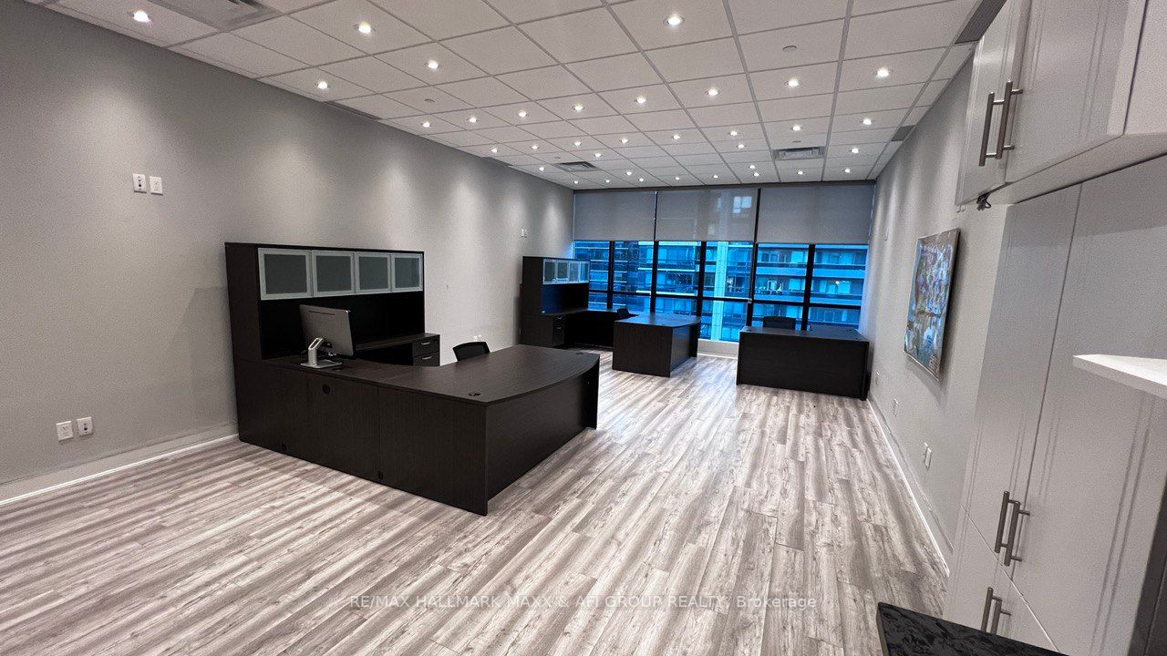 4750 Yonge St, #324