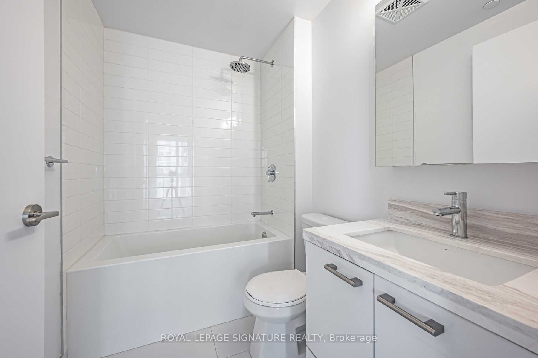 2221 Yonge St, #2508