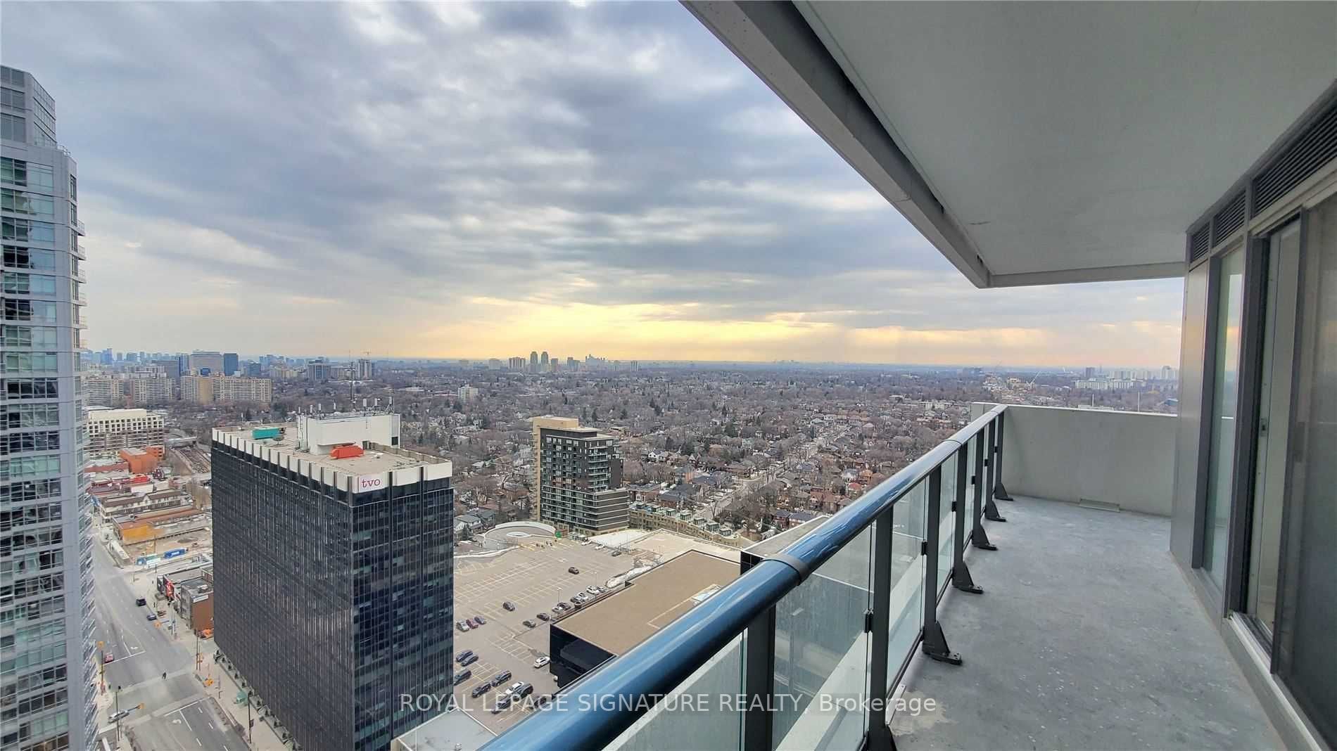 2221 Yonge St, #2508