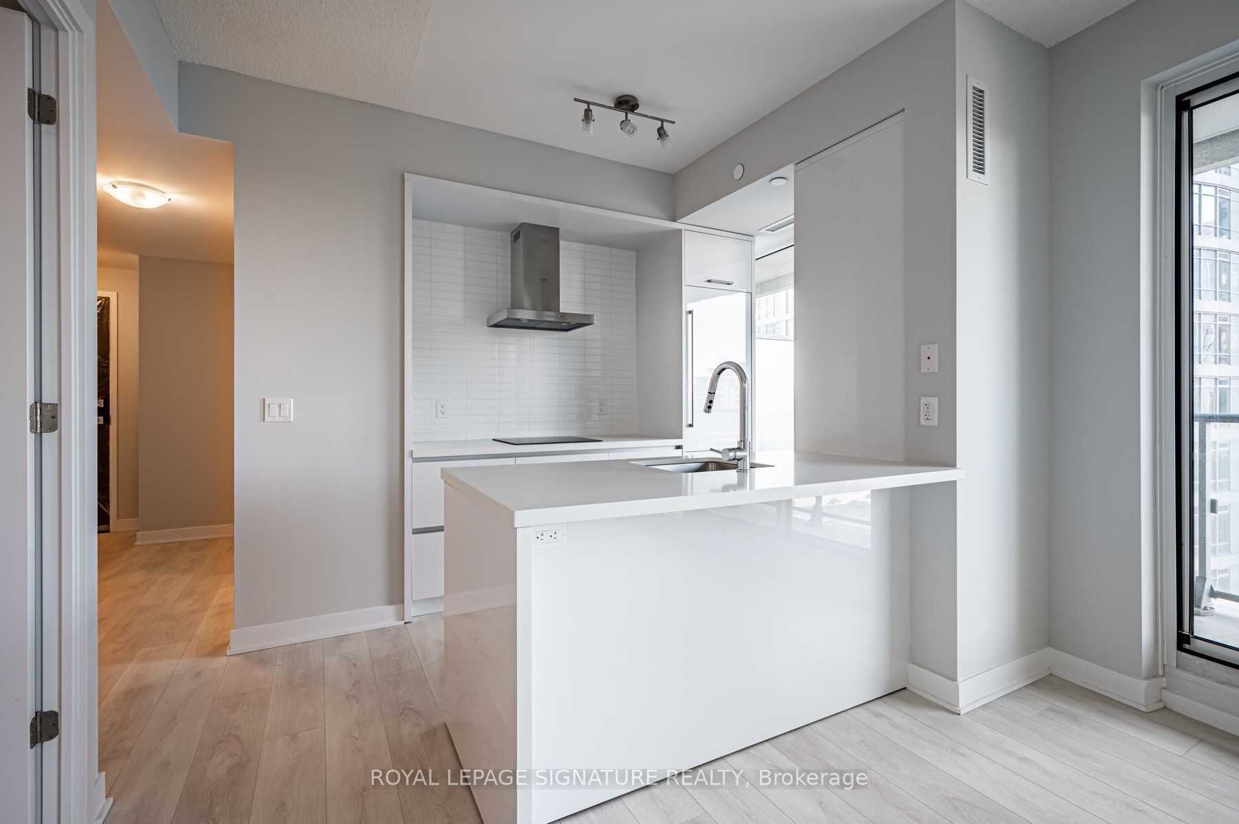 2221 Yonge St, #2508