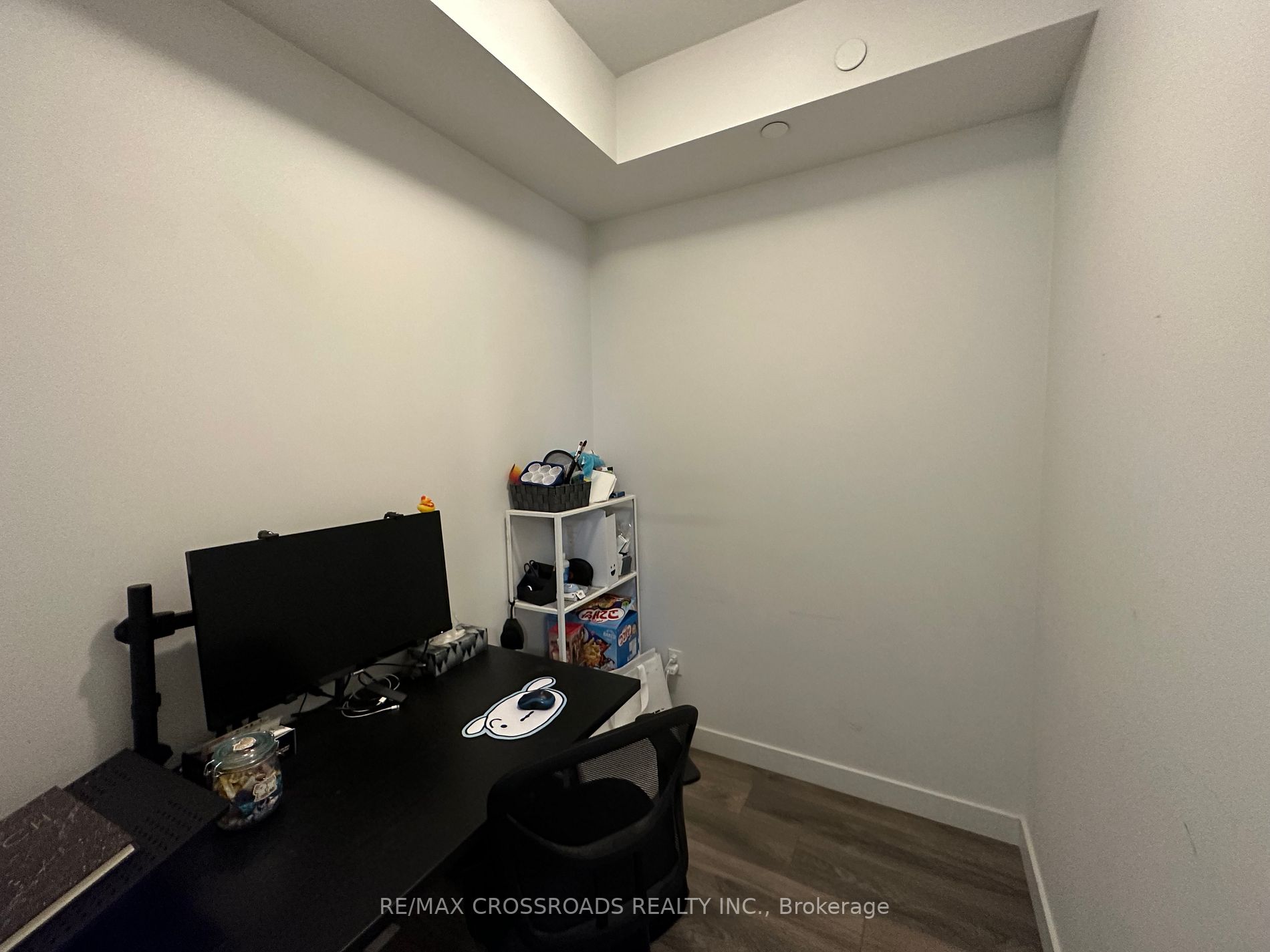 8 Eglinton Ave E, #809