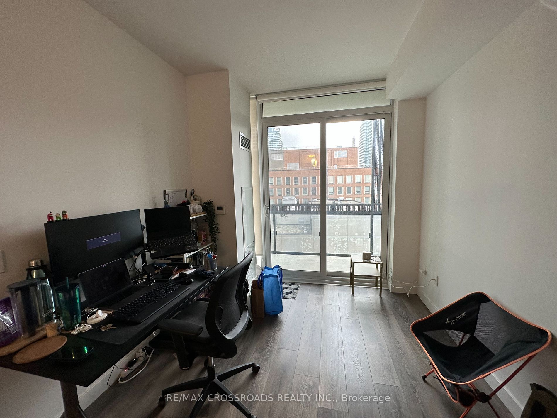 8 Eglinton Ave E, #809
