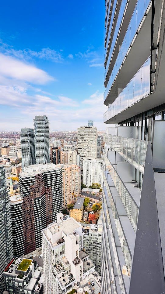 11 Wellesley St W, #5005
